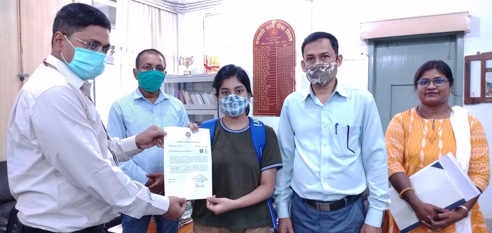 क्षेत्रीय निदेशक द्वारा चिकित्सा महाविद्यालयो  में  नामाकन हेतु आई पी वार्ड प्रमाणपत्र का वितरण किया गया