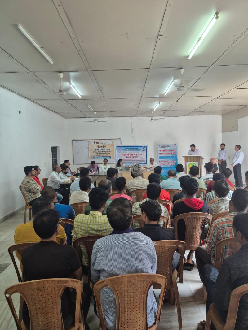 ESIC क्षेत्रीय कार्यालय, बद्दी द्वारा दिनांक 29.07.2025 को करनपाल सिंह , उप निदेशक की अध्यक्ष्ता में SPREE य़ोजना(Scheme to Promote Registration of Employers/Employees) के संबंध में जागरुकता शिविर का आयोजन Green Lam Industries, पंजेहरा, नालागढ़ (जिला सोलन) में किया गया।