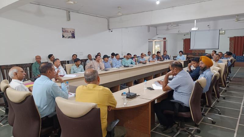 06 अगस्त, 2025 को हिमाचल चैंबर ऑफ़ कॉमर्स, पांवटा साहिब में #ESIC के संयुक्त निदेशक श्री धर्मवीर सिंह की अध्यक्षता में एक SPREE शिविर का आयोजन किया गया जिस में हिमाचल चैंबर ऑफ़ कॉमर्स के अध्यक्ष श्री सतीश गोयल और अन्य नियोजक प्रतिनिधियों ने भाग लिया।