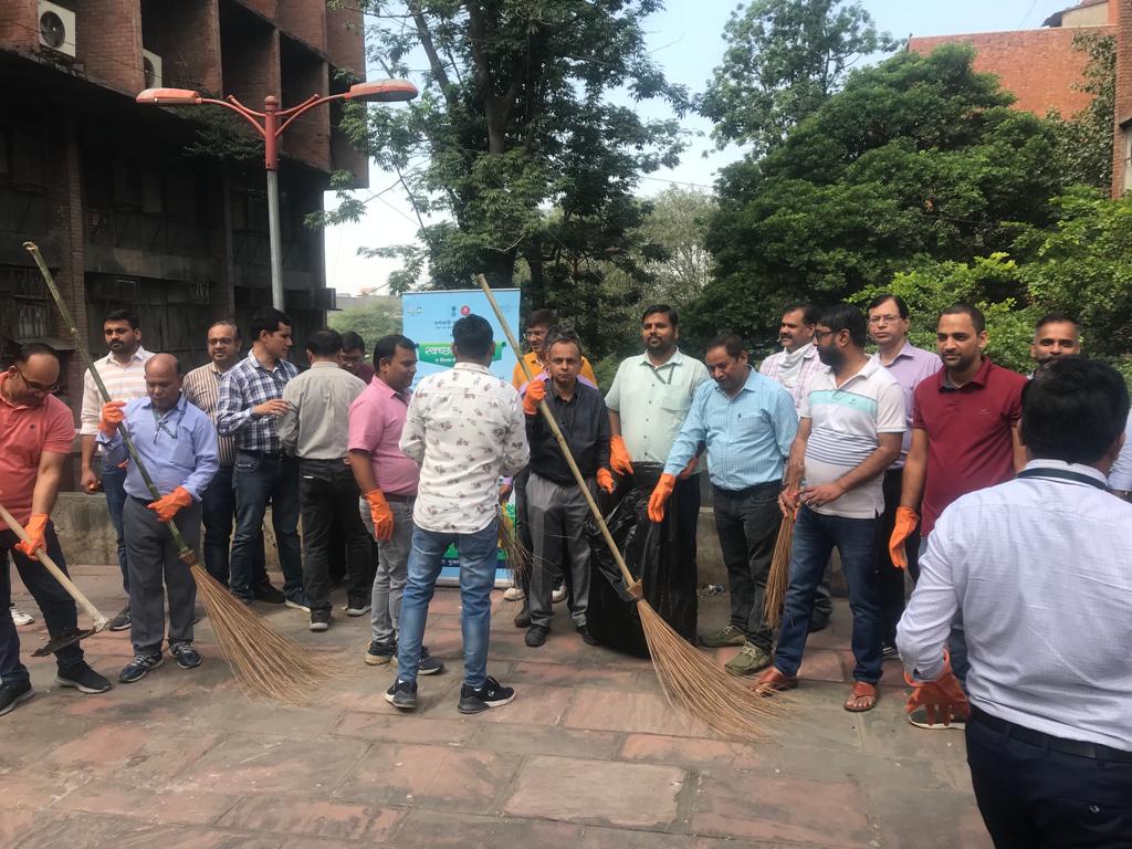 क्षेत्रीय कार्यालय दिल्ली मे दिनांक 1-10-2023 को स्वच्छता ही सेवा अभियान आयोजित किया गया
